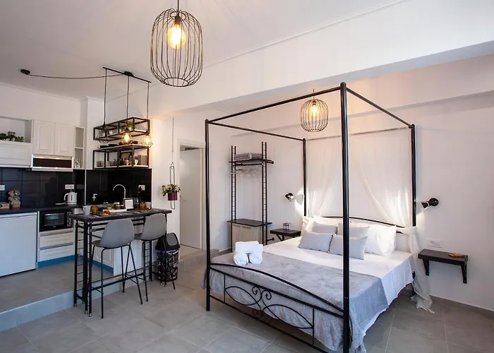 Luxury One Bedroom Aristophanes