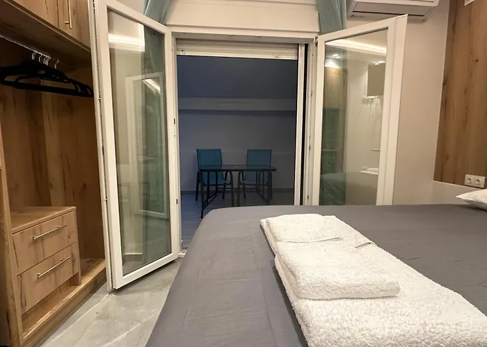 Luxury Semi Basement Apartment With Terrace
